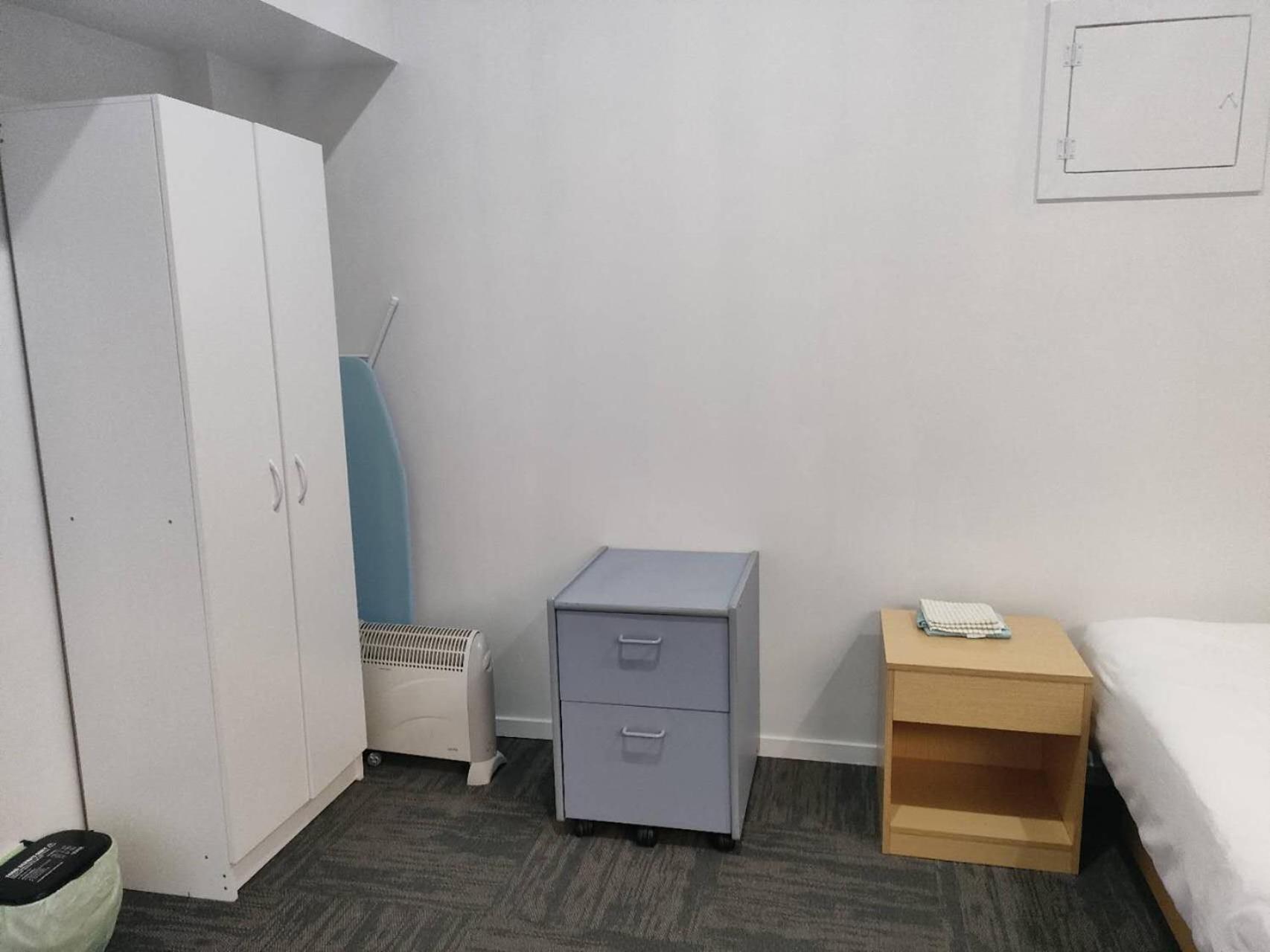 2 Double Bed Including 1 Double Sofa Bed At Epsom Guest house *