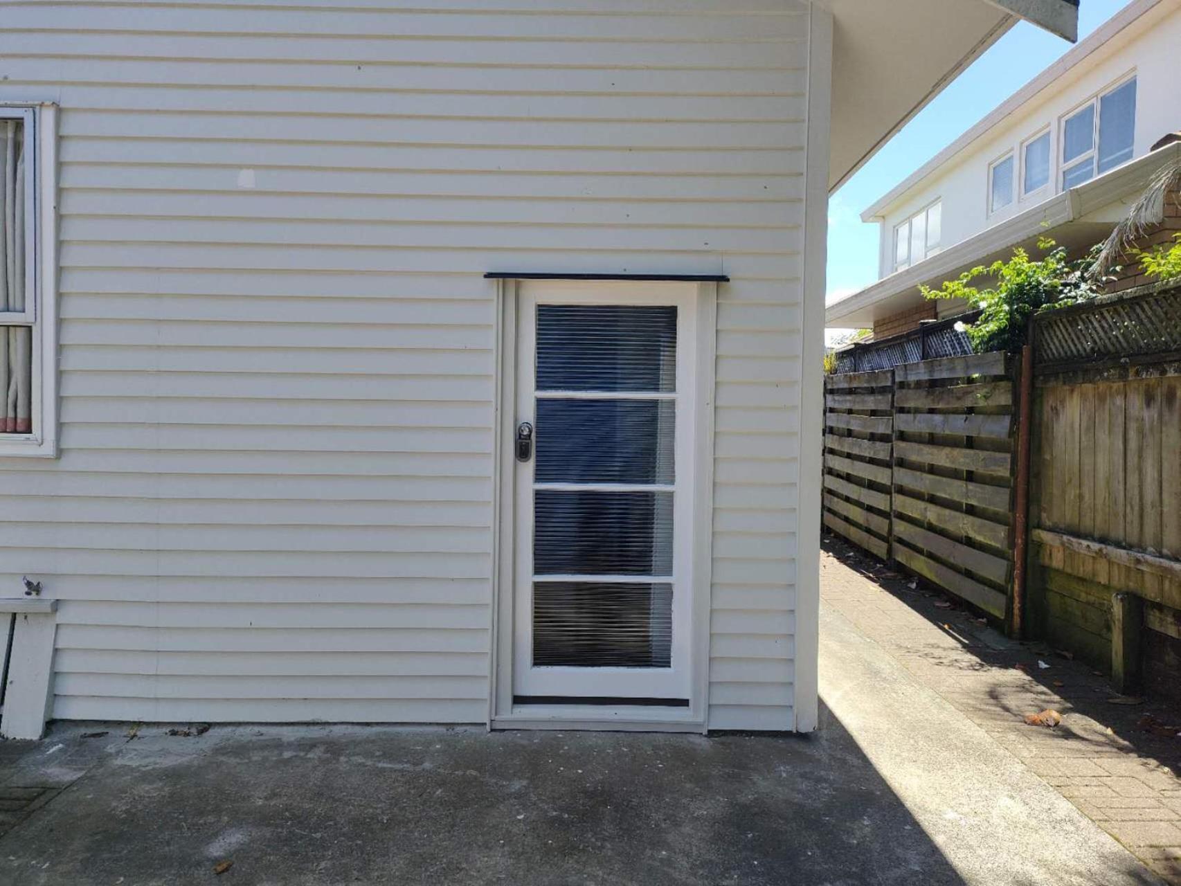 2 Double Bed Including 1 Double Sofa Bed At Epsom * Auckland